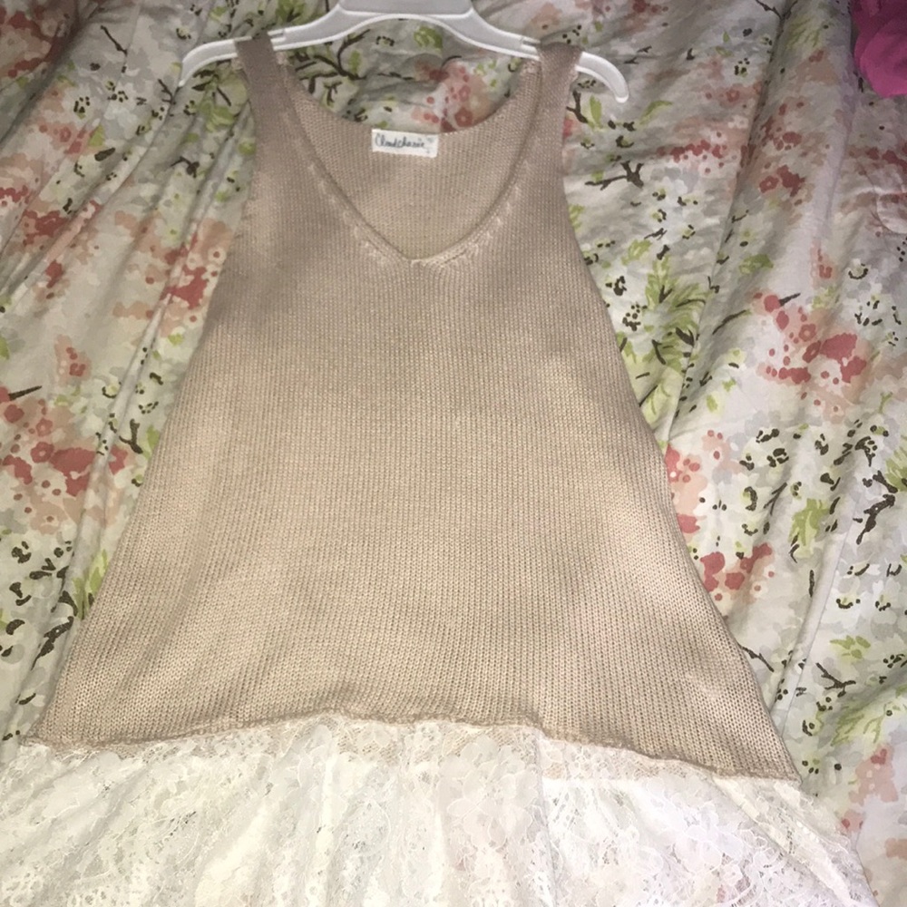 Cloudchaser top